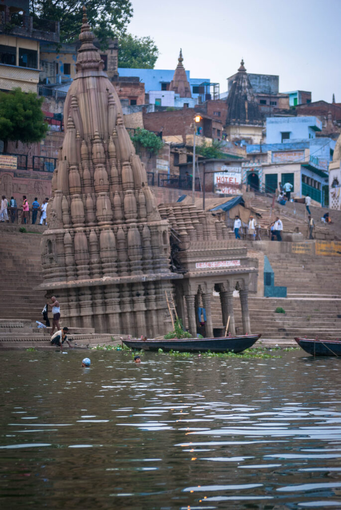 Ratneshwar temple in varanasi